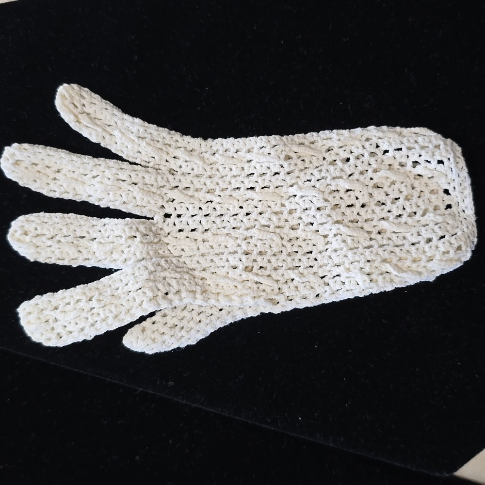 Vintage 1930s Ivory Crochet Gloves S or M - Picture 5 of 8